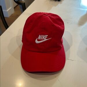 NIKE 
YOUTH UNSTRUCTURED FUTURA WASH STRAPBACK